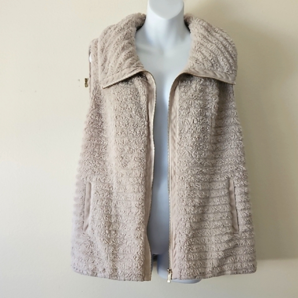 Calvin Klein Sherpa Vest - Picture 1 of 13
